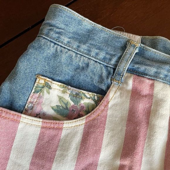 Vintage Not Guilty Red Stripe Flowers Jean Shorts - Picture 4 of 14